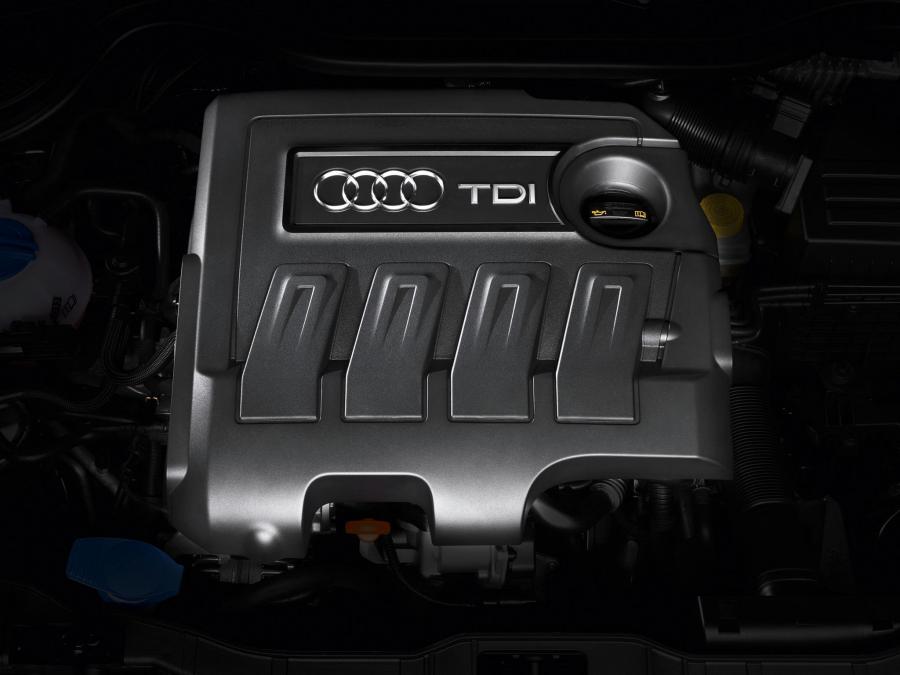 Моторный отсек Audi A1 TDI (8X) 2010 года  (фото 9 из 19)
